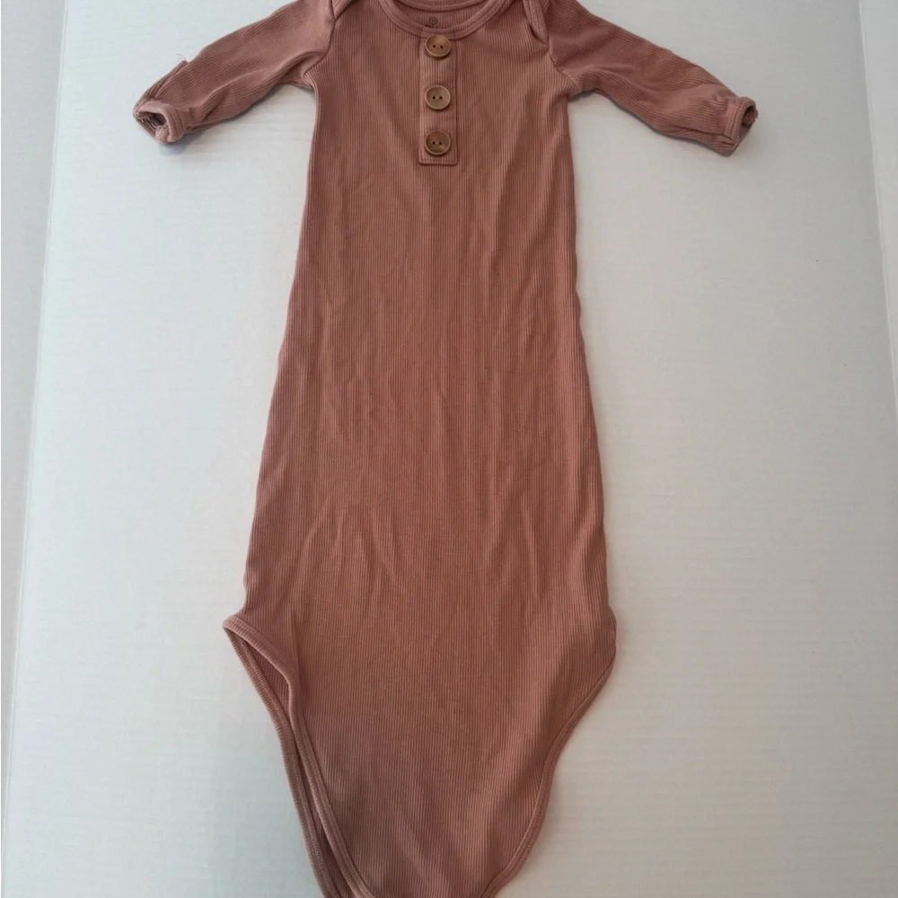 Caden Lane Camel Waffle Bamboo Knotted Gown 0-3m Unisex